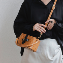 BEN by SONG crocodile pattern basket bag womens new retro niche doctor bag Chinese new fashion small bag