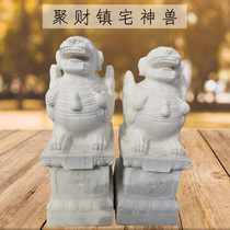 Sunset red stone carving Pixiu pair of town house Han Baiyu mythical beast looking at the door green stone animal home garden ornament