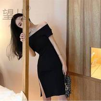 Summer new off-the-shoulder word-neck temperament Hepburn style small black dress slim slim dress womens summer bag skirt