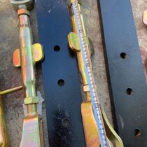 A set of large plate lifting limit middle pull rod complete with pin after oriental red 454-754 tractor