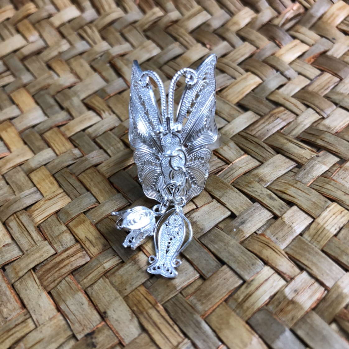 Technique for the wire drawing of a butterfly ring