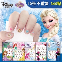 Children's nails are cold and snow and princess Aisha's sticker cartoon is environmentally friendly