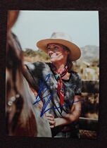 Beth Beth Behrs autographed photo bankrupt sister 7 inch