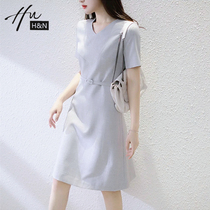 Solid color professional commuter dress women early autumn new V-collar lace waist slim long temperament small skirt