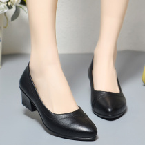 Comfortable middle-aged woman shoes shallow mouth large size mother shoes black stewardess leather soft bottom work spring and autumn leather shoes