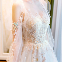 Light wedding dress 2021 new female bride French small man 2020 tailing temperament simple dress Princess wind main yarn