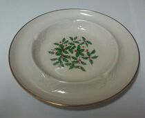 lenox ashtray holiday holly berries 24 karat gold trim 8 Christmas ceramic decoration