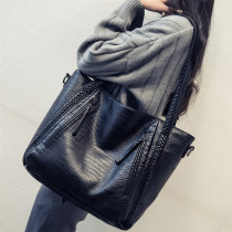 European station 2021 new Korean version of large-capacity fashion crocodile pattern shoulder messenger Western style simple tote bag female