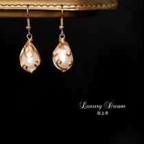 Strange natural pearl earrings New Tide Net red high grade autumn and winter retro short earrings