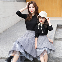 Mother and women's spring 2021 new fashion Korean fashion foreign style parent-child knitted jacket plaid skirt set