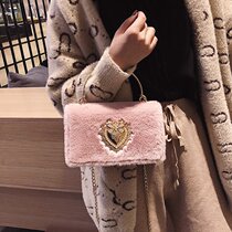 On the new 2020 Winter new fashion trend Korean version of the socialite plush Joker retro small square small shoulder bag tide