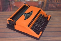 Degree Hall> 1000 vintage English mechanical metal typewriter Italian ROVER Orange