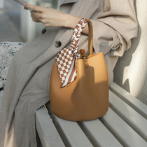 Bag Pack woman 2022 new advanced sensational French crowdsourced this year pop 2023 women bag hand sloped satchel bucket bag