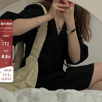 HEYGIRL black brother Hepburn style retro V-neck dress female Korean version of the waist thin skirt 2020 summer
