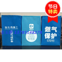 The store manager recommends non-woven gas protective cover with a variety of colors to choose from and can be customized with the name of the company logo