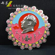 Vintage Cultural Revolution Chairman Mao statue 60s boutique old style 16cm lace-shaped revolutionary prototype drama commemorative medal