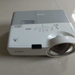 ໂປເຈັກເຕີ້ມືສອງ Epson 410w HD short throw 720p widescreen home teaching projector projector