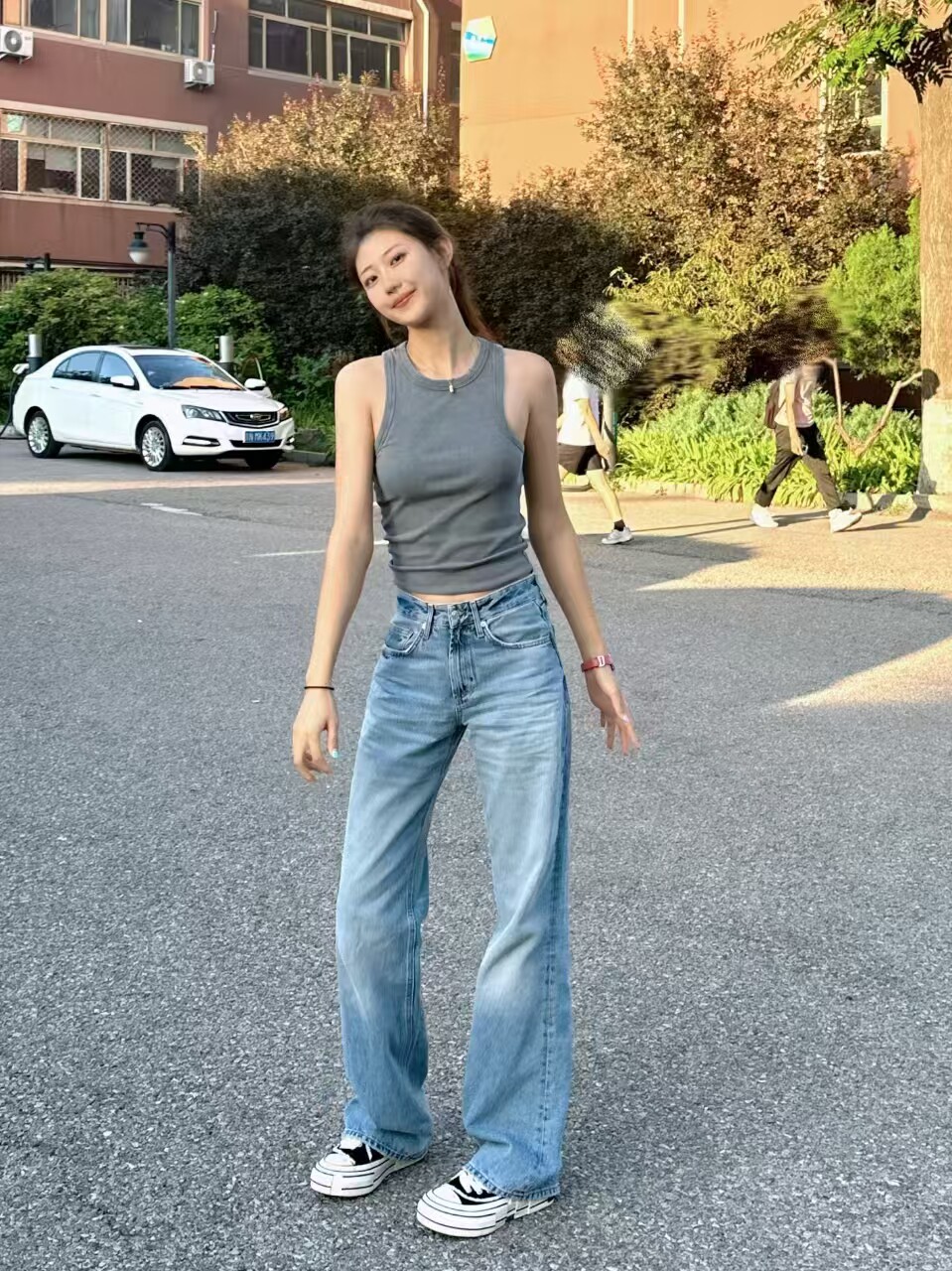 xVESSEL「陆虎同款」双侧标穆勒半拖：内增高松糕的夏日酷飒美学