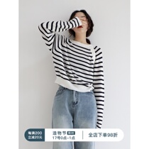 Fine day and night horizon classic retro small square collar oblique buckle black and white striped sweater thin female