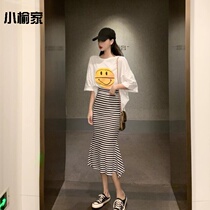 Fashion age reduction suit womens loose smiley face print short sleeve T-shirt striped fishtail skirt foreign style two-piece summer