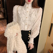 Van Ya Gou-led white lace strip a new autumn and winter fit with a French long sleeve shirt