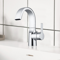 Moon The bathroom basin throws a single hole and puts the single-hole basin cold and hot water tap water out of the water 63121