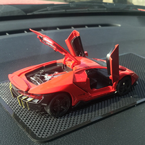 The car pendulum is linked with a non-slip mat