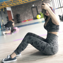 European and American camouflate sexy poly-proof womens sports suit speed dry running lifting hip yoga fitness suit two suits