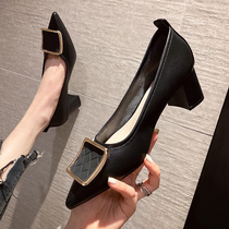 香港方扣高跟鞋女春季2022年新款气质黑色软皮尖头浅口粗跟单鞋