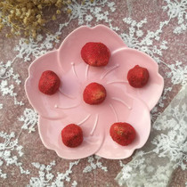 A small shop freeze-dried strawberry crisp 50g without added strawberry dried that sweet and sour is like first love.