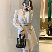 Fan-style Korean version of autumn and winter elegance small and fragrant wind collider with bright line collection waist pearl buttoned knit bottom skirt A character one-piece dress