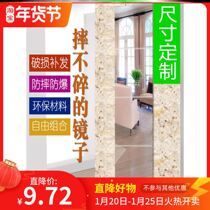 The soft mirror that can be attached to the wall.