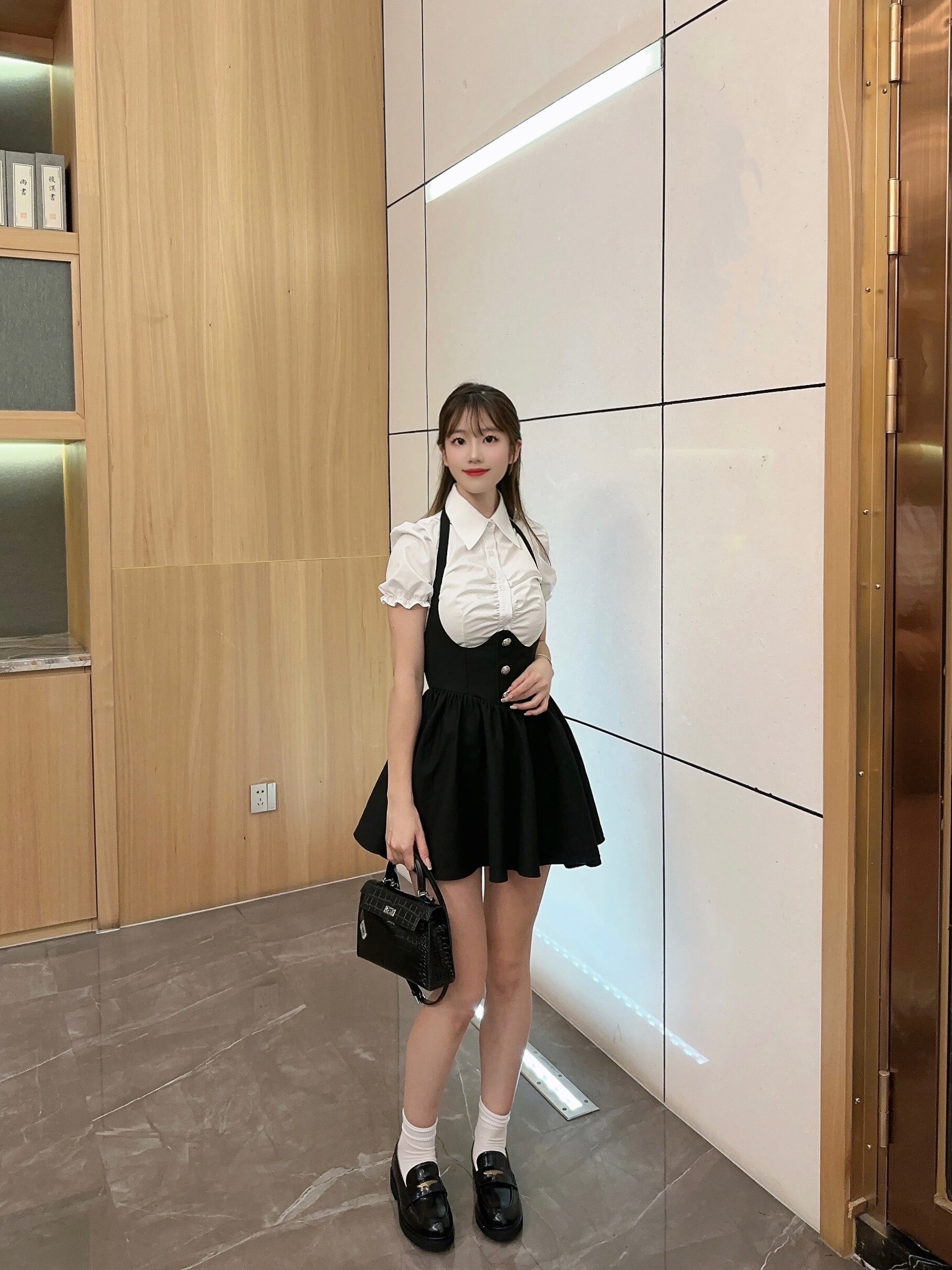 宋佳同款百丽海鸥乐福鞋2.0：厚底真皮的英伦飒爽美学