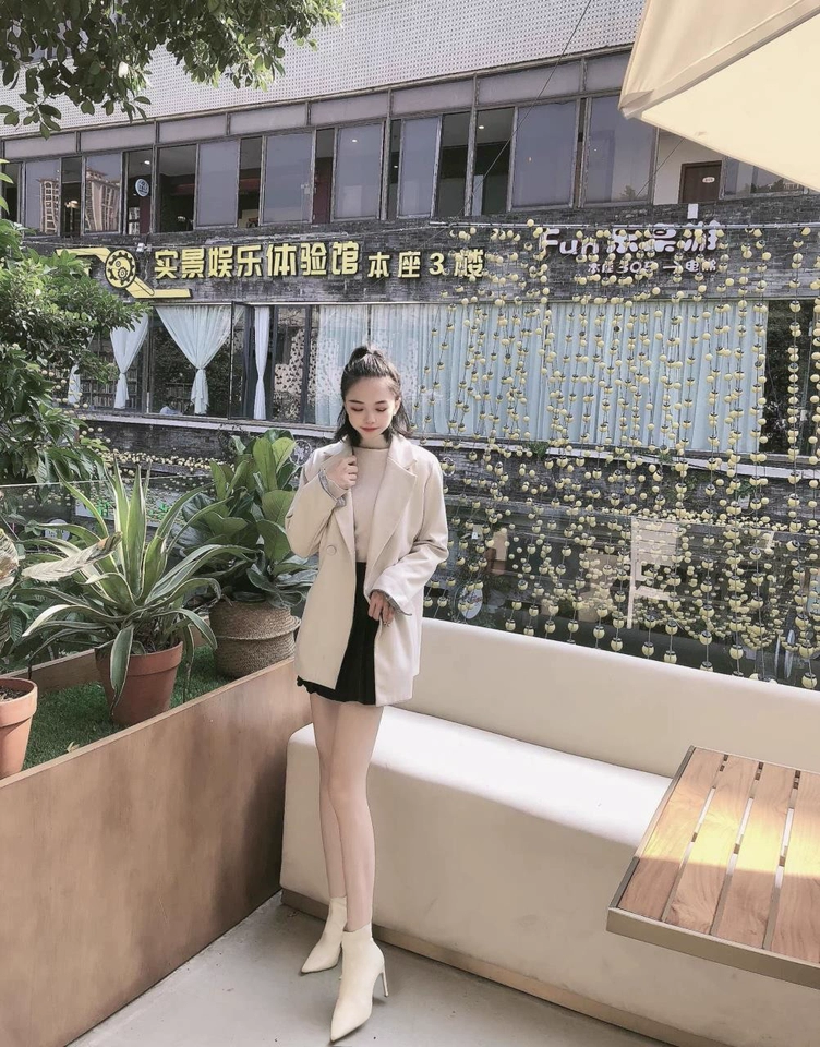 罗曼风情秋冬米色尖头高跟短靴 细跟瘦瘦靴设计拉长比例 加绒保暖不臃肿