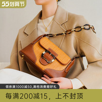 The extremely complicated beauty reworked oil wax cow leather braided hawksbill chain axillary underpack