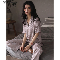 Hot jealous pajamas women summer ice silk short sleeves 2022 new plaid trousers imitation silk can be worn outside set homewear