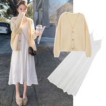 Pregnant womens autumn and winter clothing suit fashion goes out 2021 new Korean version Chinese New Year sweater net red ocean gas spring dress dress