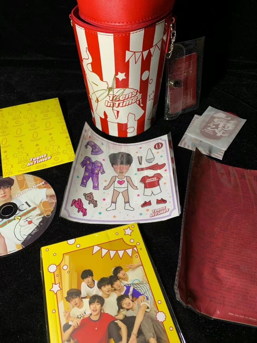 Era teenager's group Liu Yaowen's autograph year single-seal solid album event on-site pro-sign fidelity