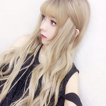 Japanese anime cosplay hairstyle soft girl light golden fake hair anchor makeup wig female face long curly hair