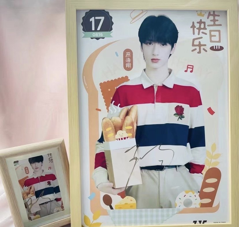 Time Junior College Yan Haoxiang Signed Posters with box A4 Pro-sign fidelity should be used for the Weeks side product collection