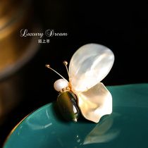 Strange autumn and winter coat brooch female atmosphere high-end shell butterfly sweater pin cute Japanese forest series