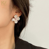 Temperament Ear Nails 2021 New Tide Unique Design Flowers Earrings Womens Style Small Crowdwear Gentle Senior