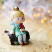 If the original Little Prince birthday cake ornaments creative car carrying baking cake decorations cartoon