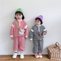 Crooked girls Korean childrens clothing boys and girls stripes sports two-piece children plus velvet padded kindergarten set