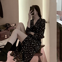 Small Crowdfish Tail Skirt 2021 Early Autumn Folds Veil slim irregular tidal Inner Lap Temperament V Collar Dress