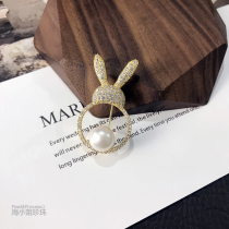 Miss Hai pearl high-grade chest decoration female anti-light simple temperament rabbit natural freshwater pearl brooch corsage