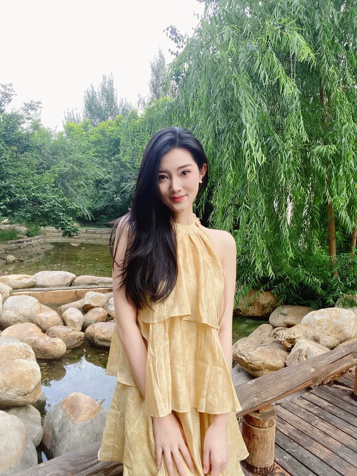 VIAPITTI夏季新中式蛋糕裙 暗纹花卉设计高级显瘦 宽松版型遮肉舒适