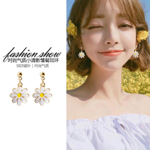 Little fresher daisy earrings 2021 New tide Summer style Temperament Superior Ear Clip Light Lavish Design Sensual Accessories