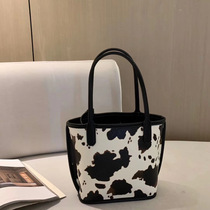 South Korean Sicilian small crowddesign autumn winter new cow package personality handbag casual 100 hitch underpackage bag