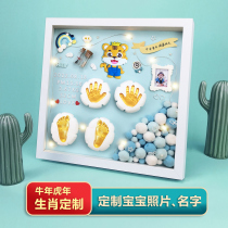 Babys hand foot printed fetal fetal souvenirs hands and footprints with mud handprint baby footprint memorial hands foot printed moon gift